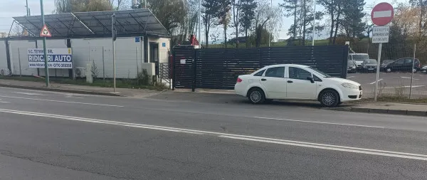 „10 minute pe avari, boss!”. Cu tupeu, a parcat în „nasul” celor de la „Ridicări auto”
