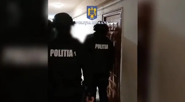 „Iubitul de pe Facebook” o storcea de bani