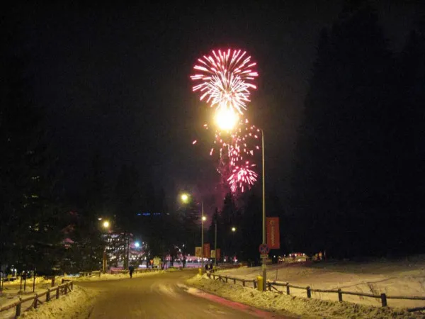 Poiana Braşov, aproape vândută pentru Crăciun şi Revelion. Cu 200-1.500 lei/noapte, 1 din 3 e turist străin