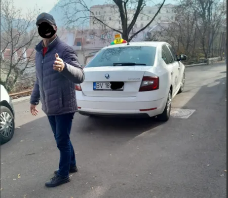„Sunt turişti, cum să le iau mai puţin?”. 50 de lei, cursa de 15 lei - o „frăţie” a unor taximetrişti de la Ro şi Braşov Taxi