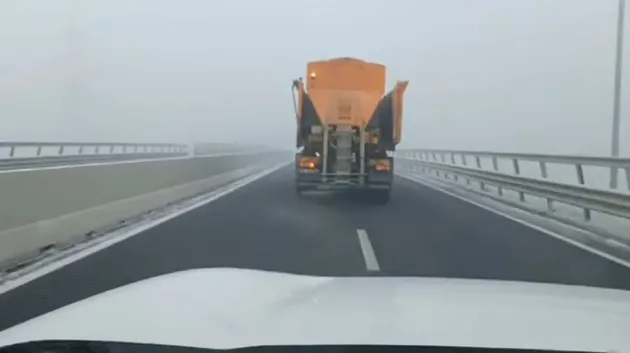 Material antiderapant, împrăştiat preventiv