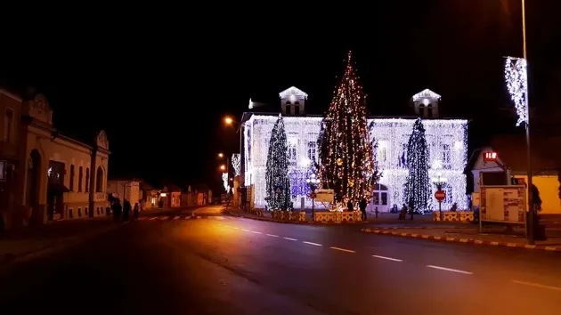 Săcelele a semnat contractul pentru Crăciun: aproape 320.000 de lei