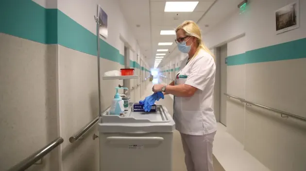 Bolile de sezon, în creştere. 1.900 de cazuri în judeţul Braşov, 91 de internări: 9 – pentru viroze, 82 - pneumonie