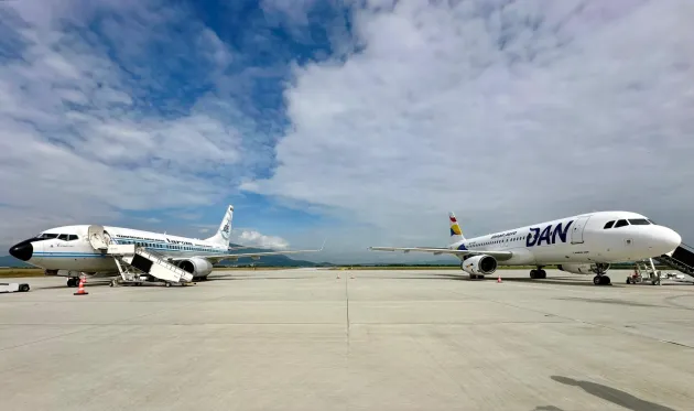 TAROM a închiriat, pe timp de iarnă, un avion cu tot cu piloţi de la DAN AIR