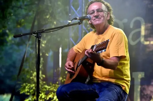 Doliu şi în lumea muzicii folk  