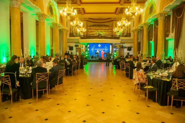 Un bal de 77.000 de euro