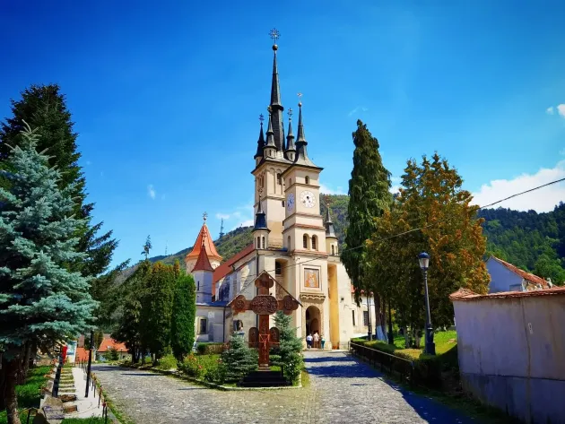 Biserica Sfântul Nicolae din Schei, precum şi alte lăcaşuri de închinăciune istorice din judeţ, restaurate cu fonduri de la Ministerul Culturii