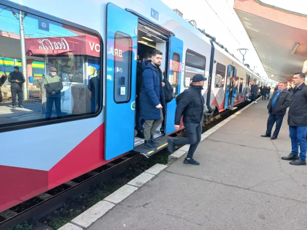 Tren de viteză, mai lent decât altele