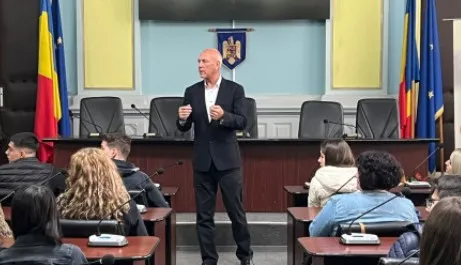Salarii mai mari la Consiliul Judeţean Braşov? Administraţia judeţeană face acum calculele 