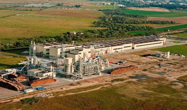 Kronospan instalează la fabrica din Braşov cel mai mare sistem de panouri fotovoltaice pe acoperiş din România