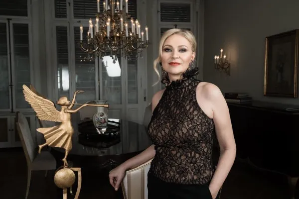 Concert eveniment la Filarmonica Braşov. Una dintre cele mai cunoscute mezzosoprane din lume ne va cânta în şase limbi, de la Schubert , la „Je suis malade” de Lara Fabian sau „O, ce veste minunată” 