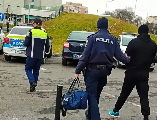 Prins la a 3-a hoţie. Fura de la femei, în staţii RATBV sau în autobuze