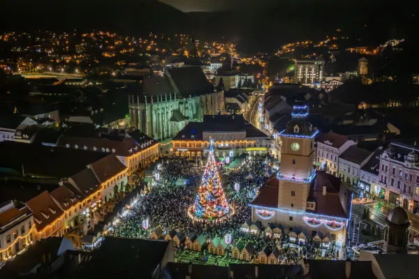 Ma Ra Mu şi Alexandra Fits, pe lista vedetelor care vor colinda în această săptămână la Braşov