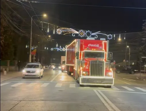 Moş Crăciun şi caravana Coca-Cola sunt în Braşov 