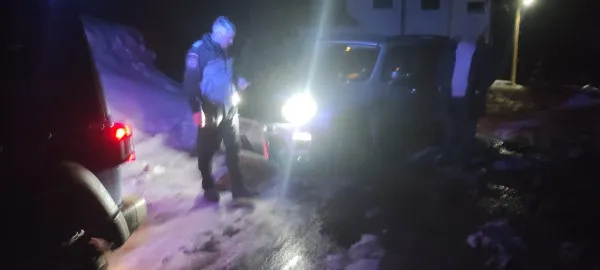 Blocați în noapte, pe „drumul de pe Facebook”