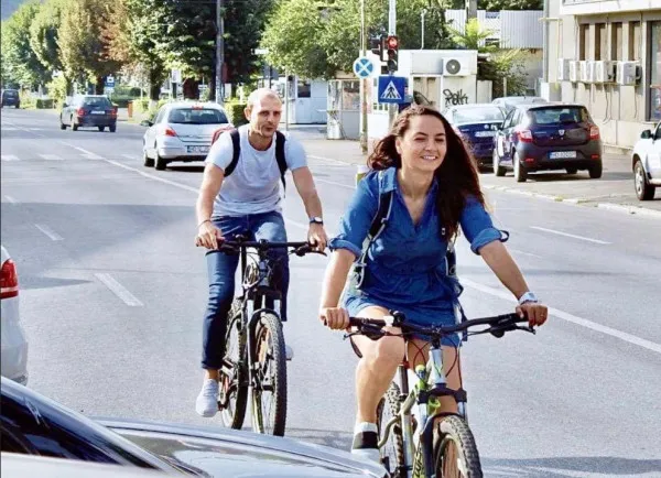 Cine e deputatul POT de Braşov. Cristian Popa e partenerul şefei partidului, Anamaria Gavrilă. Asociat cu omul de afaceri cu dosar penal Călin Donca, trăieşte cu „apă”, pentru că are 0 lei venituri