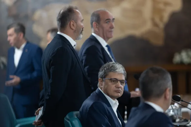 Tot mai puţine bănci sunt dispuse să împrumute România. Guvernul scoate miliarde de euro din rezerva Trezoreriei
