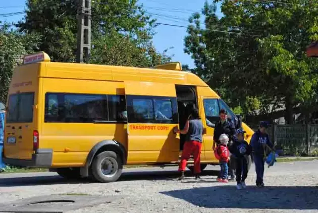 CJ Braşov nu a găsit furnizori pentru 25 de microbuze şcolare 