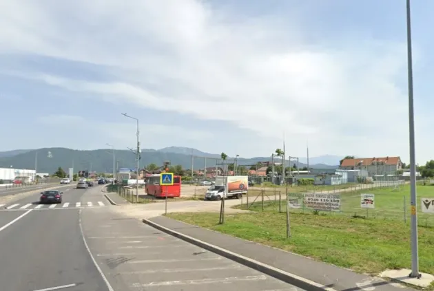 Fără permis, cu 1,27 la mie, şi-a scăpat maşina în parcare