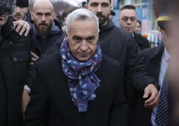 Se judecă cu toţi