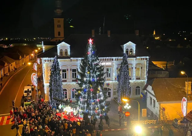 Caravana sărbătorilor în cartierele din Săcele 