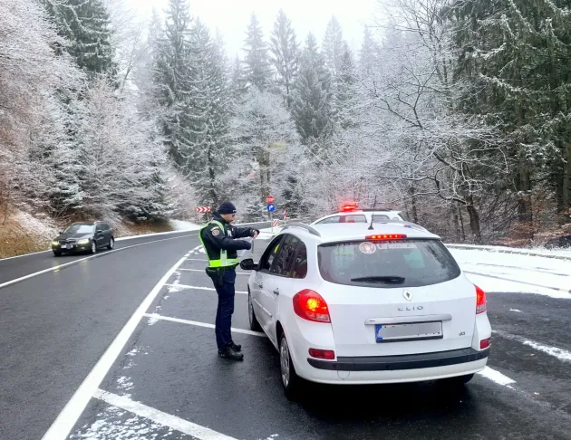 2 dosare penale pentru droguri la volan, în Poiană şi la Râşnov