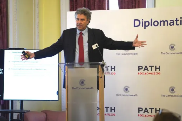 Corigenţi, dar plini de sine