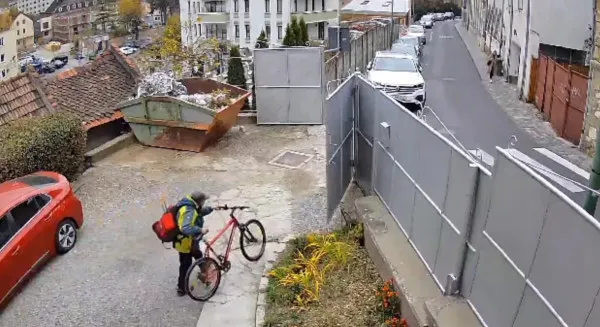 Cum şi-ar asigura un poliţist bicicleta