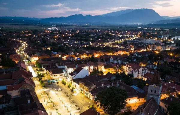 Pe lângă sală de sport, Râşnovul va avea şi o bază sportivă în aer liber