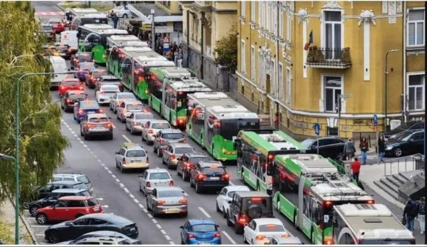 Braşovul, aproape şi el de „supraturism”? „Avem un turism haotic, o poluare majoră şi o saturaţie a localnicilor”