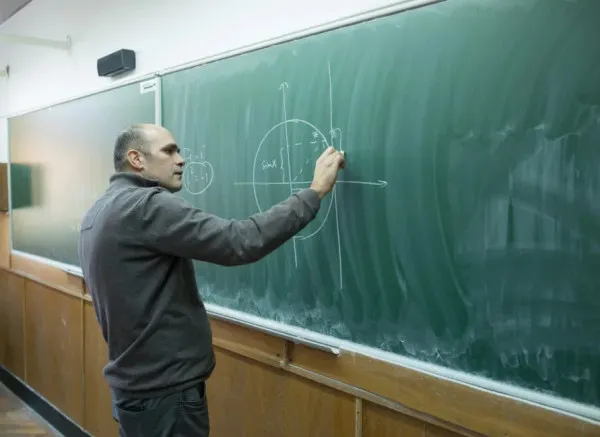 Ce vor elevii, ce vrea societatea: programa pentru liceu stârneşte controverse