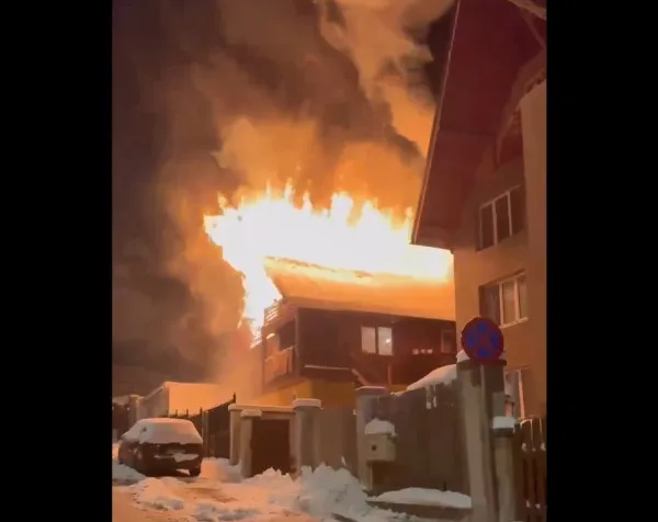 Casă din Bunloc, înghiţită de flăcări