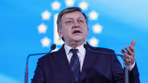 Întrebare pentru Antonescu: „Ce ne puteţi spune despre acest lucru, despre datoriile financiare pe care le aveţi?”