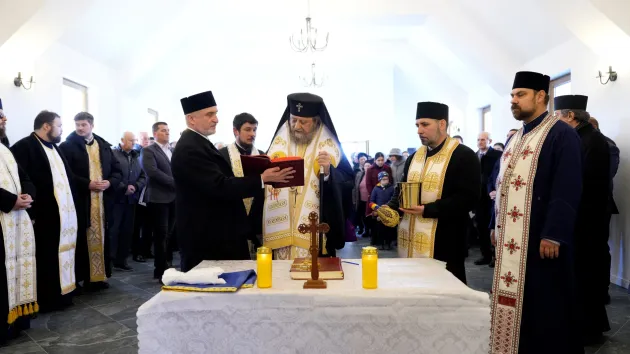 Capela mortuară de la Comăna de Jos a fost sfinţită de ÎPS Laurenţiu Streza