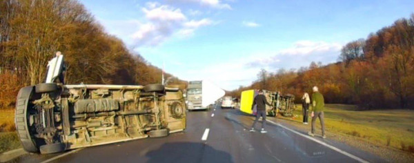 Accident cu mașina de la tractări