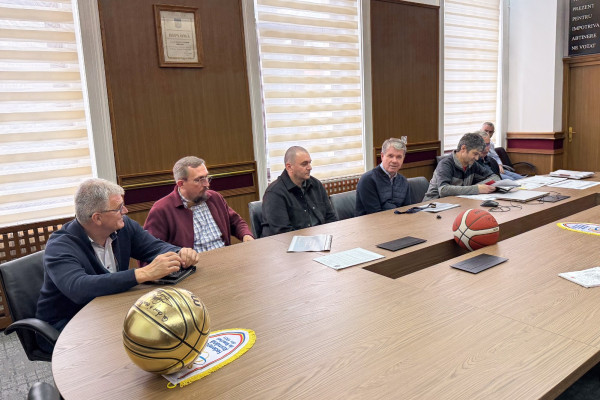 Sala Polivalentă Braşov a început să fie „rezervată”