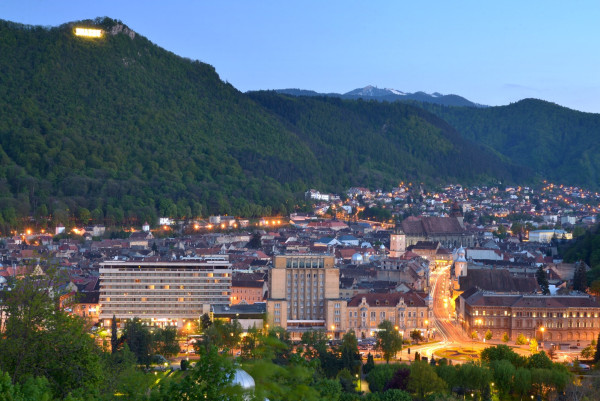Cetăţenii, invitaţi azi la dezbaterea publică a Planului Urbanistic General al municipiului Braşov. Ce reguli trebuie să respecte participanţii
