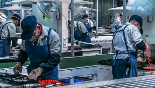 Chiria, maxim 25% din salariu. Reguli mai stricte pentru firmele care duc români la muncă în străinătate