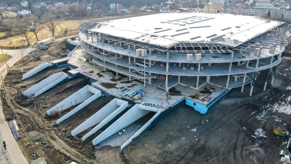 Firma care construieşte Polivalenta Braşovului, interesată şi de noul Stadion al Tineretului. Contract de 130 de milioane, aproape 1 milion de lei doar pentru dirigenţia de şantier  
