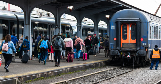 Bilete de tren pentru studenţi, şi online, la două luni după ce au intrat în vigoare prevederile ordonanţei „trenuleţ”