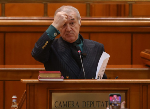 Închisoare la domiciliu pentru gravide, părinţi cu copii mici şi vârstnici de peste 65 de ani