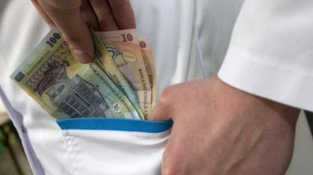 „Atenţia” pentru medic, transformată legal în donaţie pentru spital