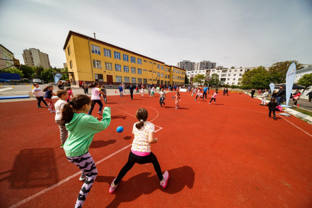 5 şcoli din judeţ primesc bani să-şi motiveze copiii prin sport să nu abandoneze cursurile