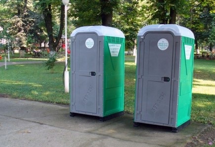 Primăria Braşov nu renunţă la toaletele ecologice clasice 
