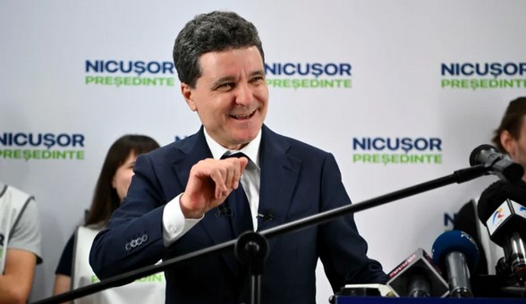 Nicuşor Dan îndeamnă partidele politice să facă un pas în spate