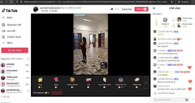 Live de la urne cu manele pe fundal