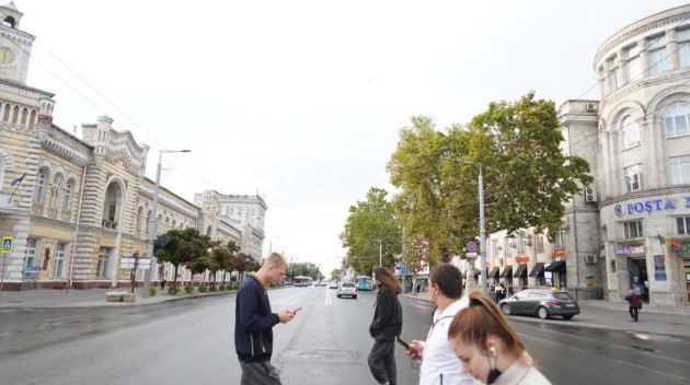 „Doar se folosesc de noi şi vorbesc ruseşte”. Mii de români cer retragerea cetăţeniei pentru moldovenii care nu locuiesc în România