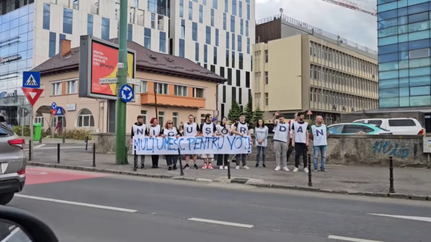 Un „Nicuşor Dan” scris cu oameni, la Braşov