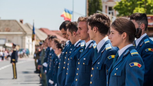 Studenţii Academiei Forţelor Aeriene de la Braşov se vor instrui într-un turn de control „şcoală”  