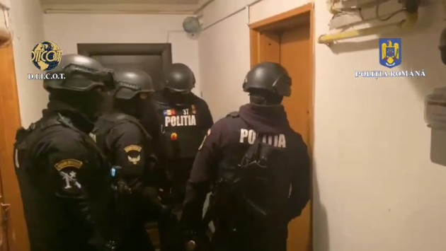 5.000 de lei, o livrare. Vindeau cocaină în Braşov, aveau şi un „ucenic” în formare